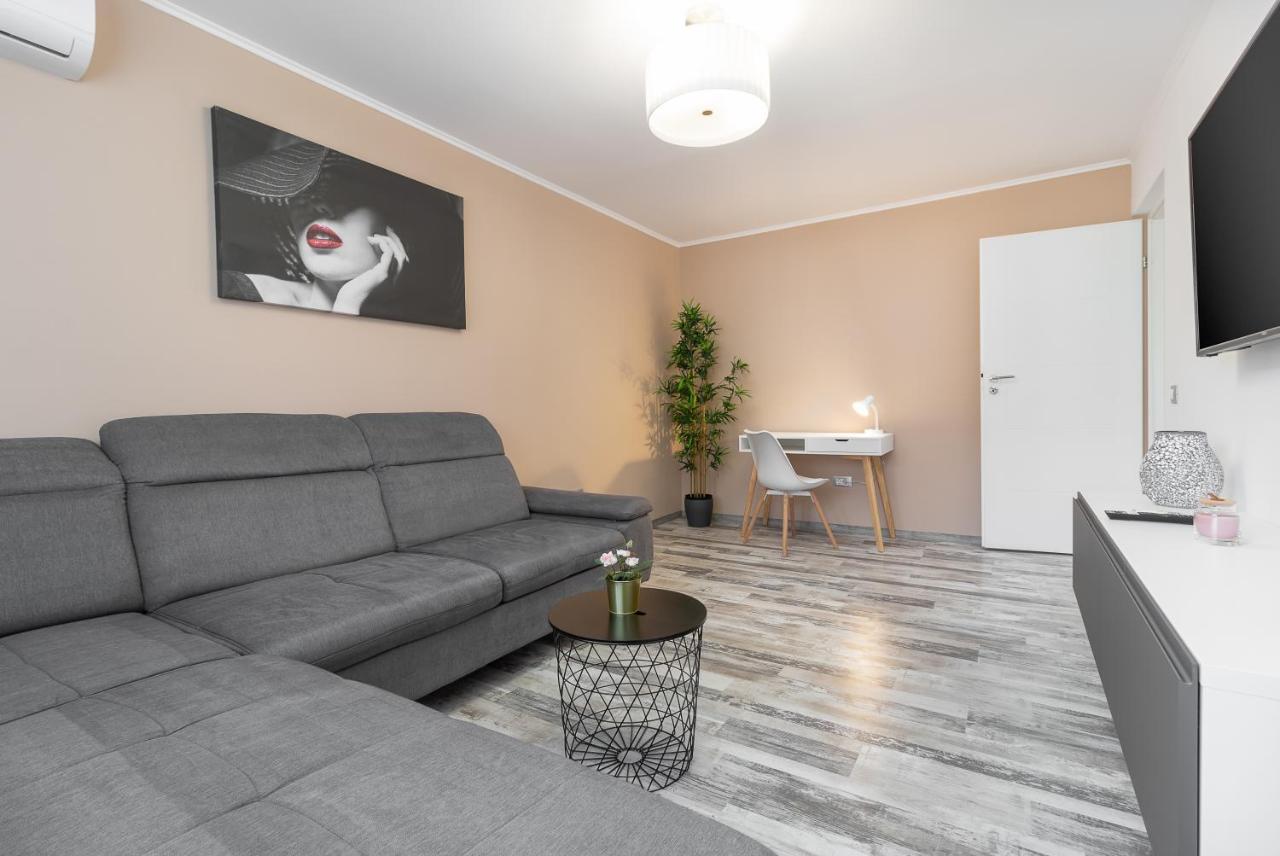 Decebal Flat Lejlighed Oradea Eksteriør billede